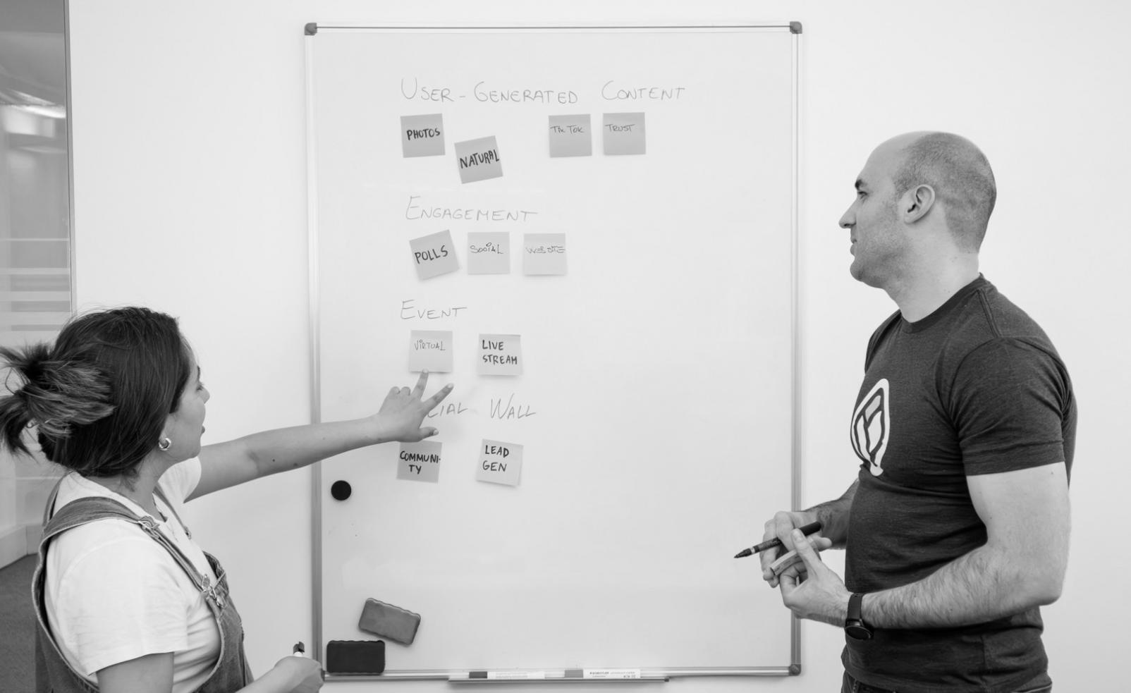 Technische SEO-Analyse auf mehreren Bildschirmen