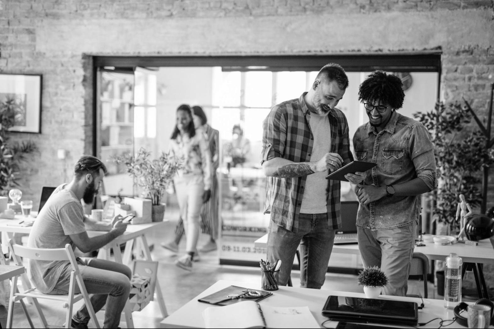 Technische SEO-Analyse auf mehreren Bildschirmen